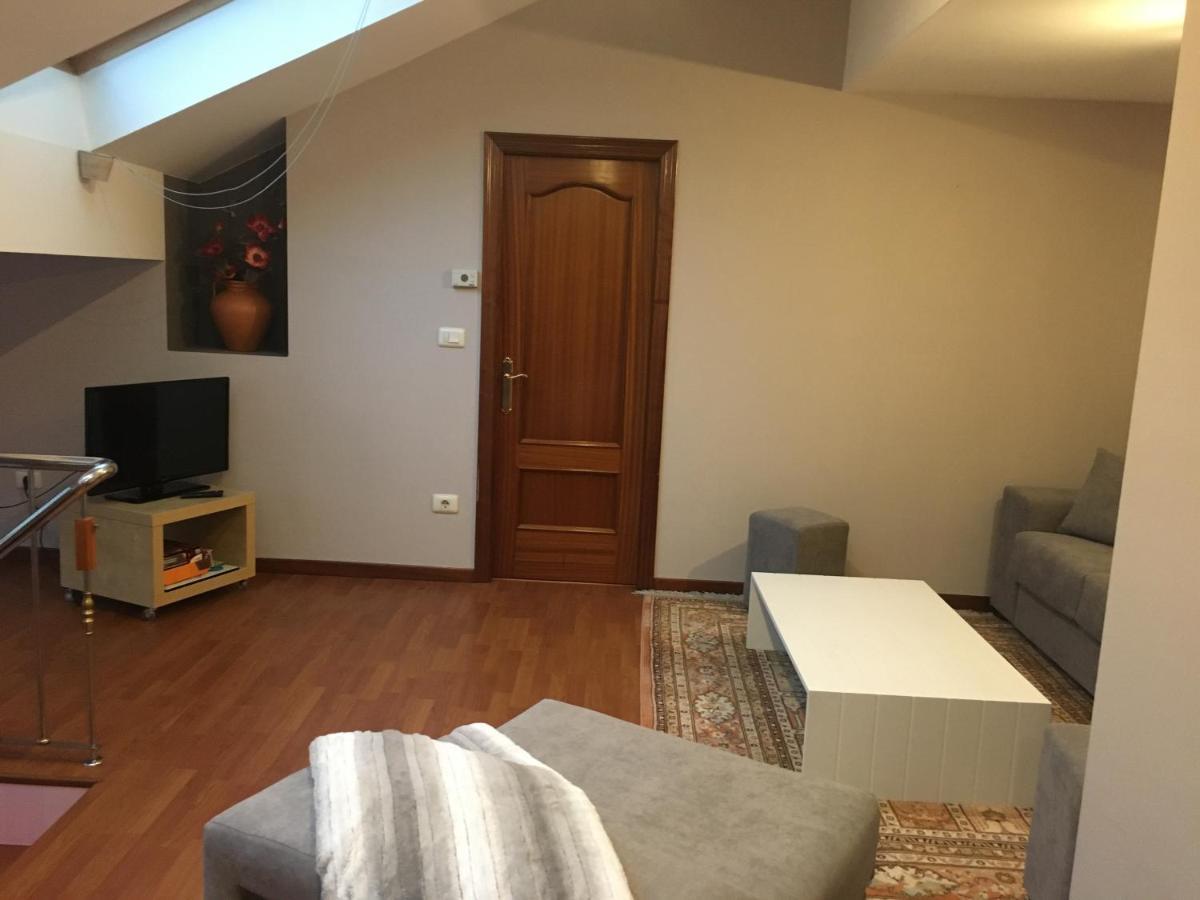 Апартаменты Duplex Rosalia De Castro. Рибадавия Экстерьер фото