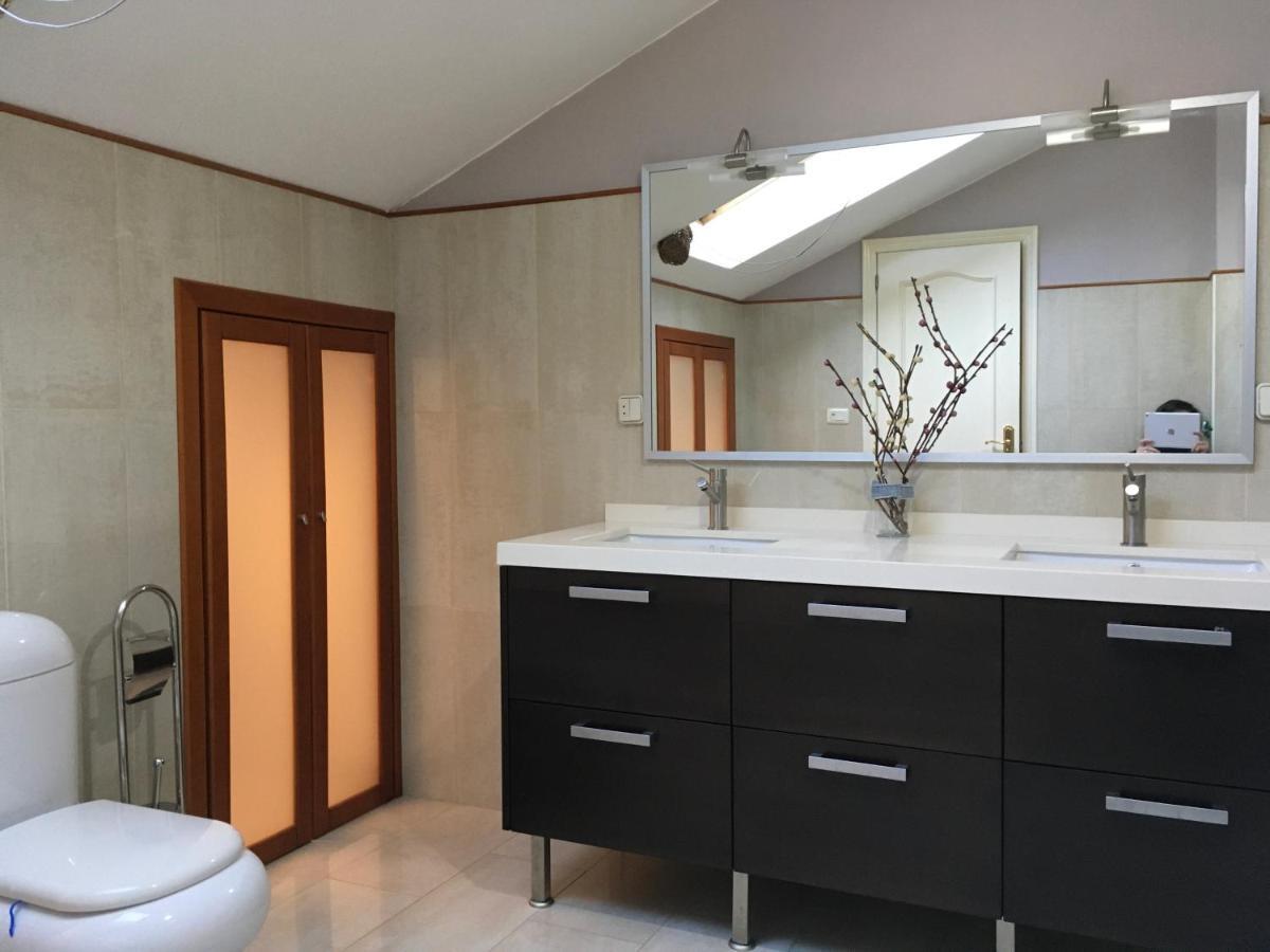 Апартаменты Duplex Rosalia De Castro. Рибадавия Экстерьер фото